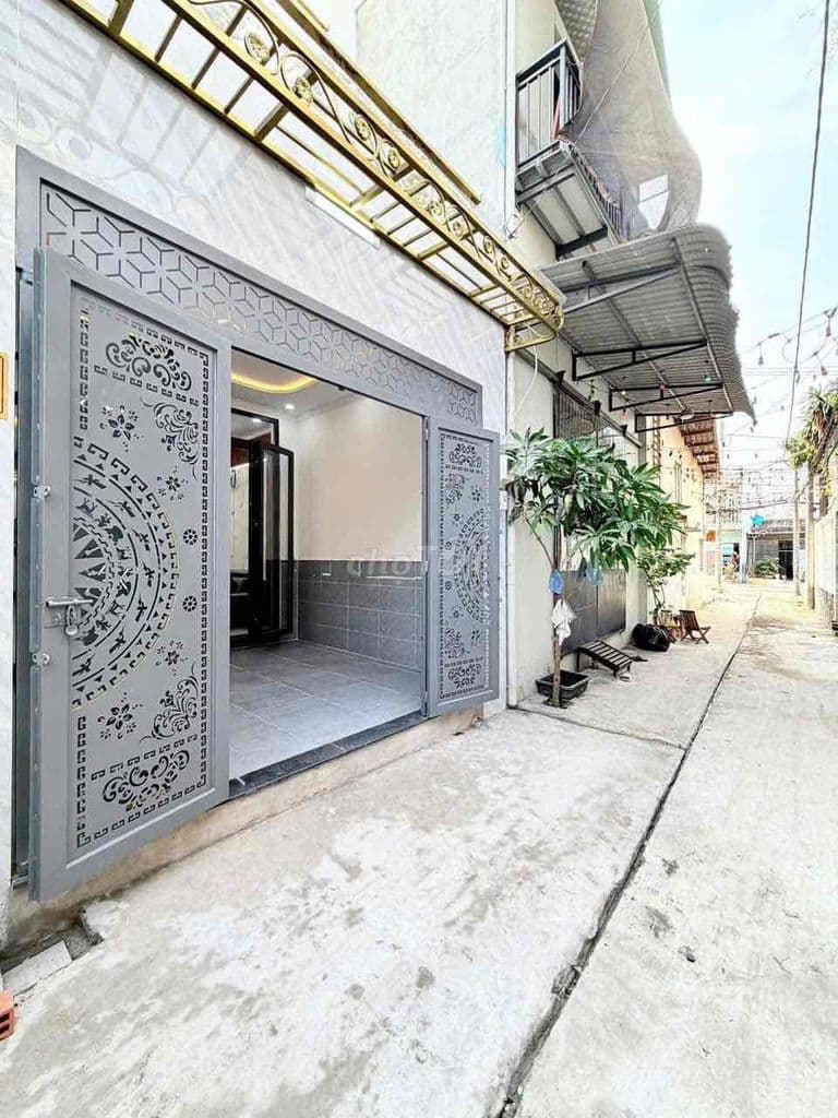 Nhà 4m x 18m 3 tầng sau nhà MT đường Tân Thới Hiệp 21 đang mở rộng 30m - Ảnh 2