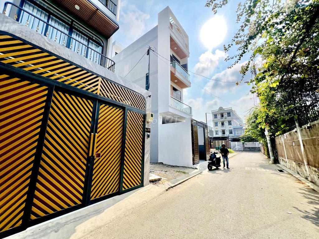 SÁT MẶT TIỀN - HẺM XE HƠI THÔNG - TRƯỜNG THỌ - 79M2 ĐẸP KHÔNG TÌ VẾT