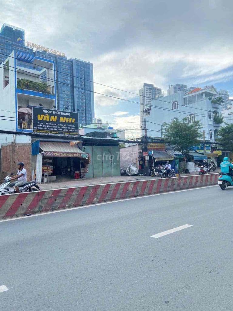 Đất đẹp khó tìm miếng thứ 2. DT to đùng 4.9x17m chỉ nhỉnh 5 tỷ. - Ảnh 2