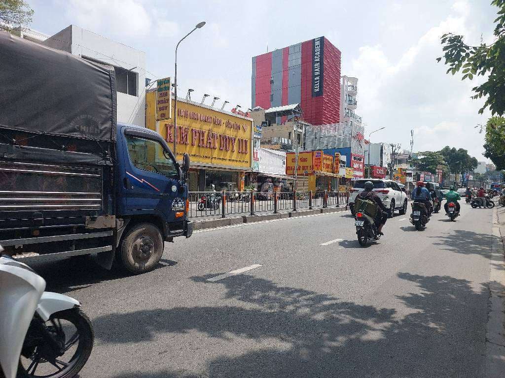 BÁN NHÀ QUANG TRUNG HXH 20M 2 LẦU