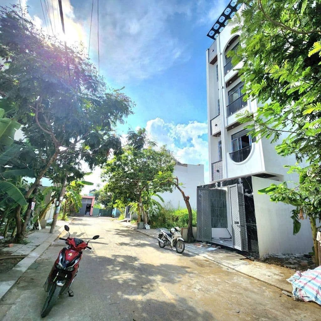 Chính chủ bán nhà 5 tầng có sân đậu ô tô quận 9