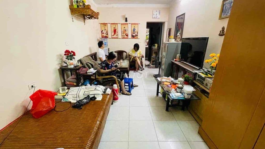 Căn góc chỉ 2,4 tỷ sổ đỏ 30 m2 tập thể tầng 2 phố Vĩnh Hồ -Đống Đa - Ảnh 2