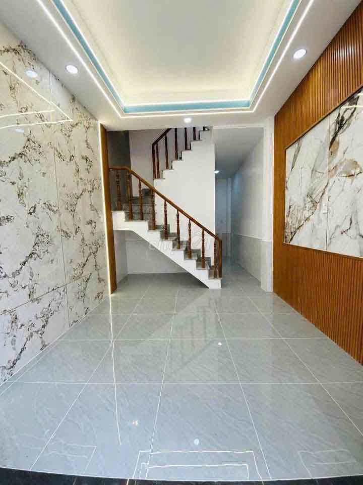 nhà ngay ngã tư ga 3,3 x 10 nhà 2 lầu 3pn 3 wc - Ảnh 2