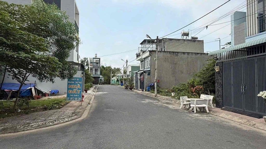 CHỦ CẦN BÁN 2550/50m2 ĐƯỜNG NHỰA XE HƠI TRÁNH NHAU - Gần Chợ LongPhuoc - Ảnh 3