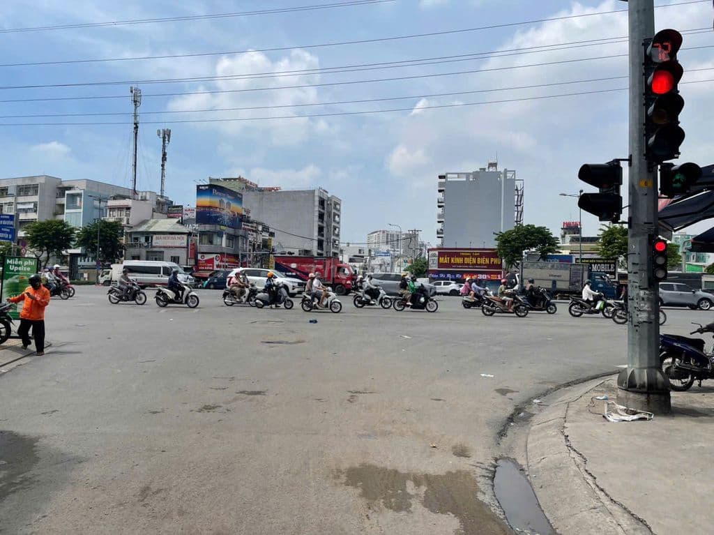 Bán Nhanh MT Nguyễn Xí - CHDV 7 Tầng 13,2 tỷ - Ảnh 2