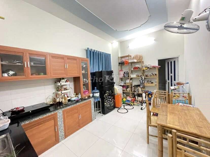 CHỦ CẦN BÁN GẤP NHÀ 2 TẦNG LÔ GÓC 2 MẶT TIỀN. Hẻm xe hơi, DT 69 m2.