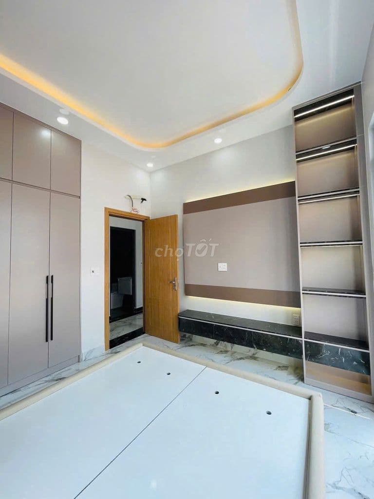 Nhà mới có nội thất vào ở liền 5-9m2,1 lầu 2PN, 502/ Huỳnh Tân Phát,Q7