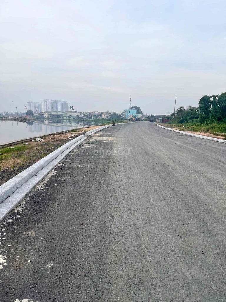 ĐẤT GÓC 113M2 GẦN KÊNH THAM LƯƠNG,OTO TỚI ĐẤT - Ảnh 2