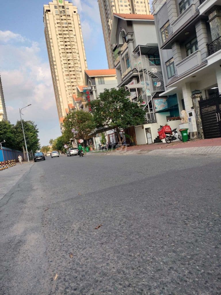 Bán Nhà Mặt Tiền DT:5x18 nhà 3Lầu phường Tân phong Quận 7 đường 20m - Ảnh 3