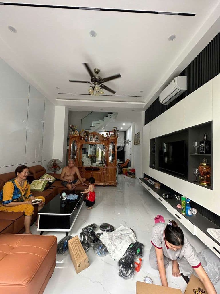 Bán Nhà HXH Nguyễn Sơn 4x12 trệt 3 lầu giá 6.1 tỷ TL