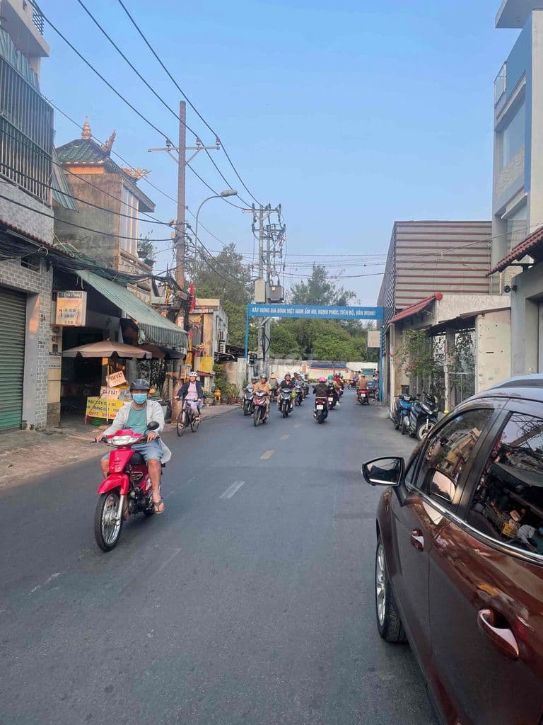 mặt tiền lương minh nguyệt, tân phú, giáp Q11. 4.2x18.5m trệt lầu