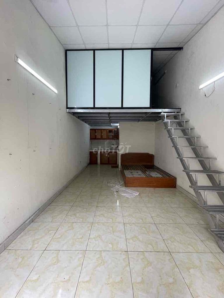 Hơn 1 tỷ chút có nhà đẹp Vĩnh Hoàng-30m ra phố- Sát hồ-33m;C4 gác xép