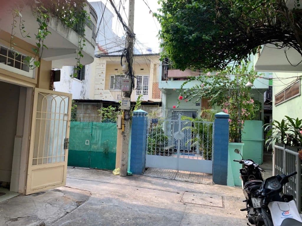 Nhà C4 tiện xây mới, khu trung tâm Quận 3