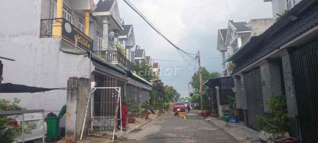 Bán đât gần chợ Xuân Thới Thượng