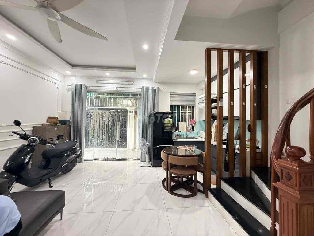 VIP Phố Chính Kinh, nhà đẹp ở luôn, KD đỉnh, oto đỗ cửa, 2 thoáng,dt 3