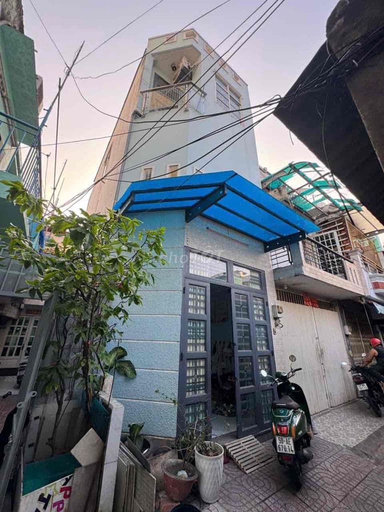 Nhà Bán DT 3m90x11m41 . 1 lửng .1 lầu Đường Đình Hoà . p13 Q8