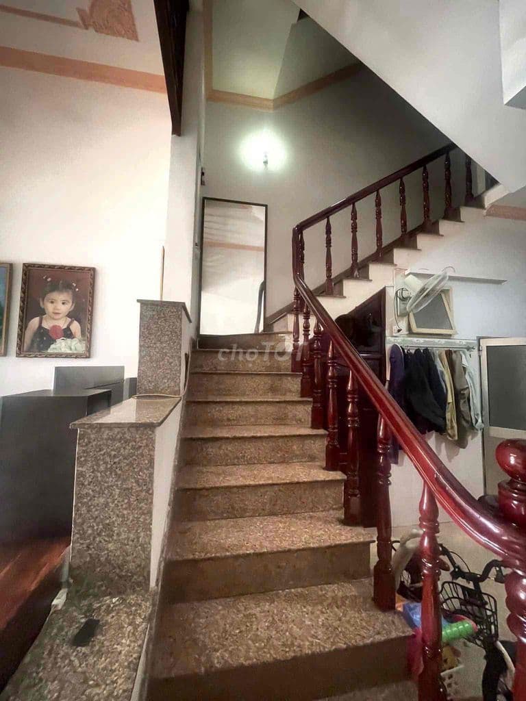 hiếm- 1/ Tây Hoà cách ga metro chỉ 900m- 4 tầng- 5pn-5wc giá 12 tỷ