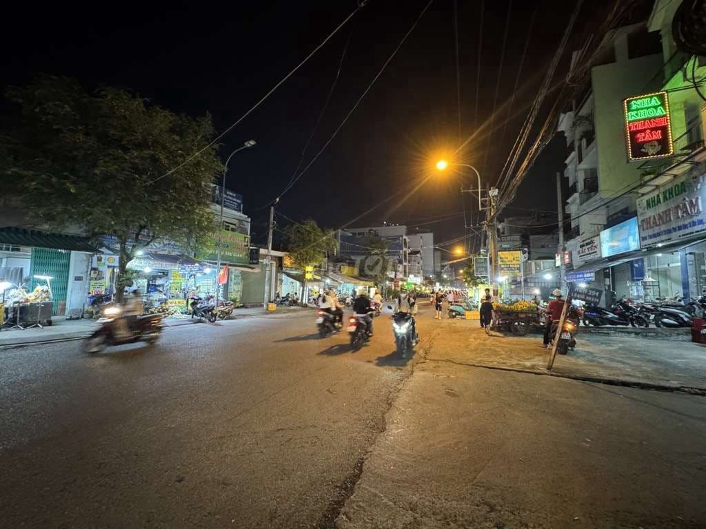 CHDV : 160M2 ,Có 19 phòng khép kín , Lạc Long Quân P 11, TB Giá 18.9Tỷ