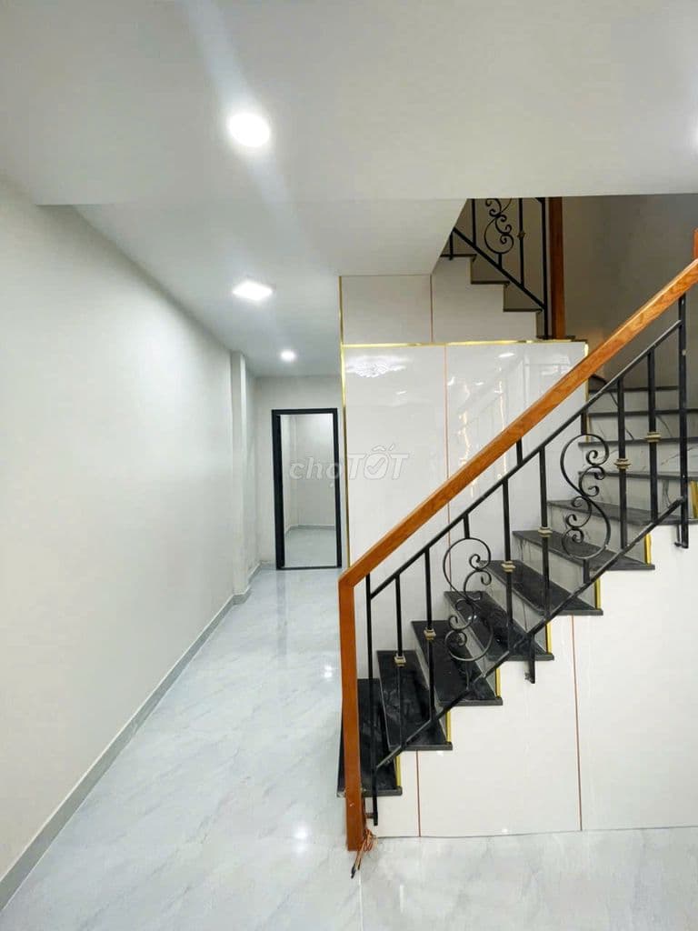 Bán nhà Hẻm 125, NGUYỄN THỊ TẦN P. CHÁNH HƯNG SHR, 2 TẦNG 3PN, 2WC