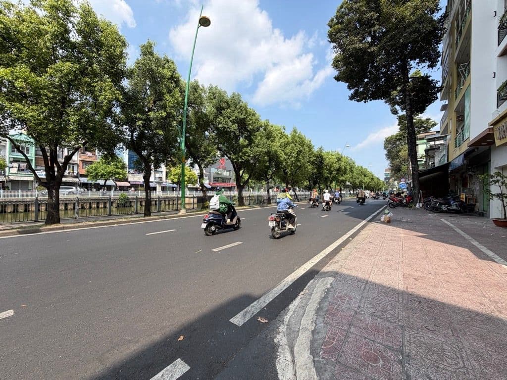 NÓNG - NHỈNH 6 ĐỒNG - NHÀ HẺM XE HƠI SÁT MẶT TIỀN HOÀNG SA , TÂN BÌNH