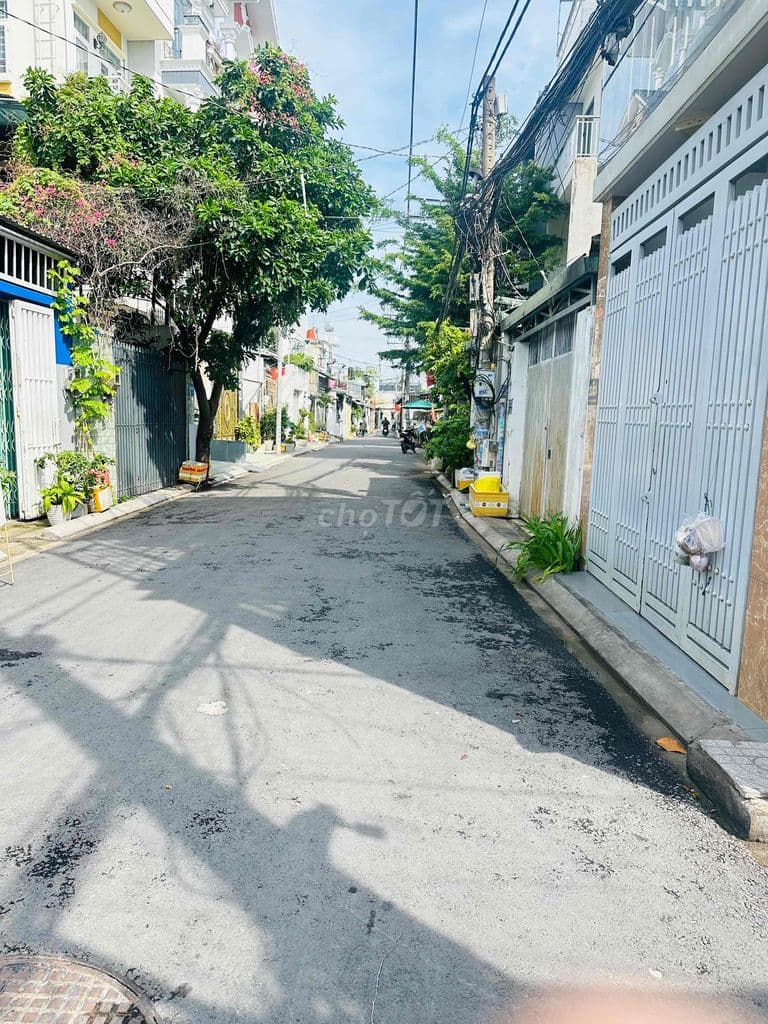 CHỈ 1,6 TỶ SỞ HỮU NHÀ 2 TẦNG ĐỐI DIỆN VẠN PHÚC CITY – Ô TÔ ĐỖ CỬA