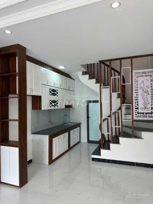 Nhà mới Nguyễn Khoái 30m2, 5 tầng, cách mặt phố 10m, giá 5 tỷ - Ảnh 2