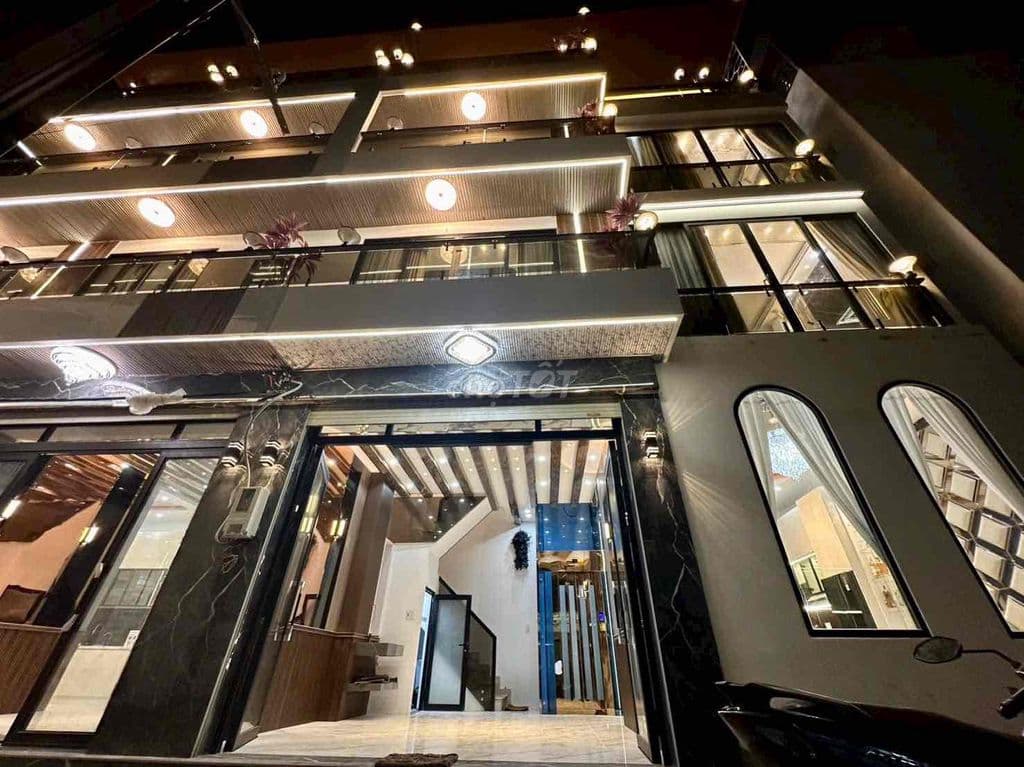 NHÀ PHỐ HIỆN ĐẠI CÓ THANG MÁY - XÂY DỰNG MỚI 1979 HUỲNH TẤN PHÁT