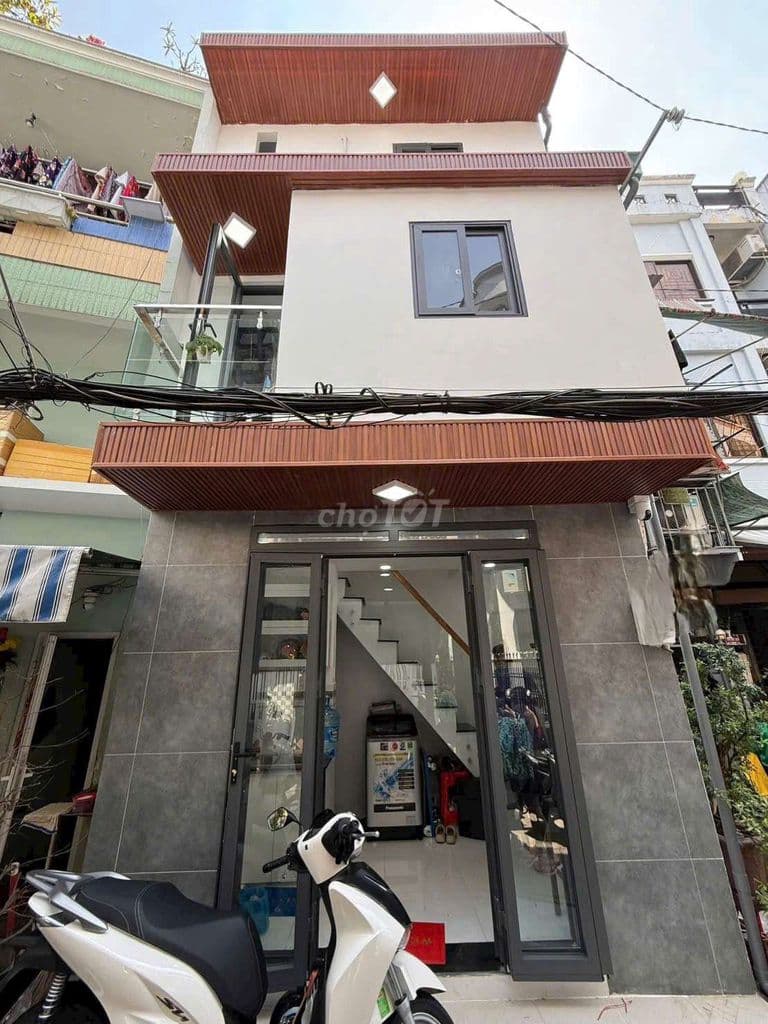 NHÀ ĐẸP HẺM LẠC LONG QUÂN - 2 LẦU