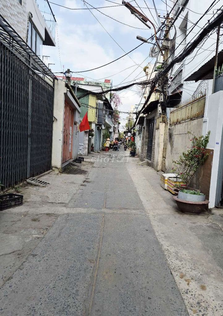 Bán gấp nhà hẻm xe hơi, DT 67m, gần chợ Bà Chiểu, Phường Bình Thạnh