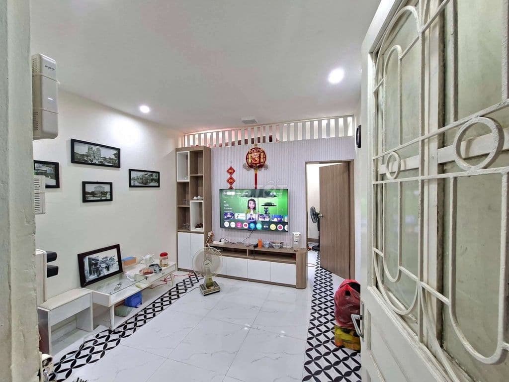 Nhỉnh 2 tỷ Tập thể Bạch Mai, 2 thoáng, 40m 2N, ô tô đỗ cửa, sổ đỏ đẹp - Ảnh 2