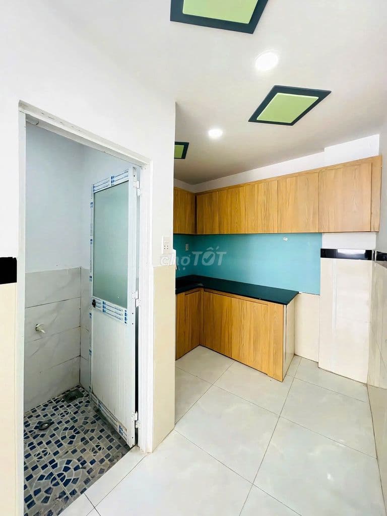 Nhà 2PN ở sẹc ngắn Nguyễn Văn Quá gần Galaxy Giá 1tỷ125tr còn TL - Ảnh 3