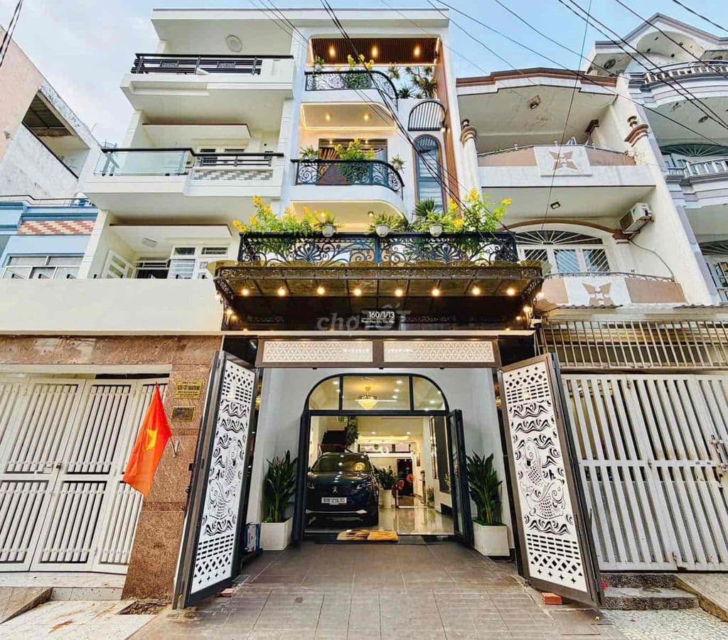 nhà Dt 4,5m x 17m Đường 2 ô tô né nhau, Nhà đẹp khu phân lô. Gần Emart