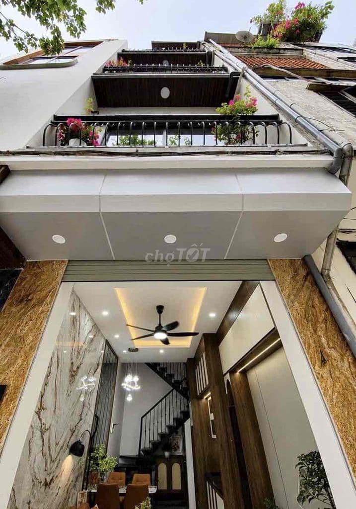 Siêu Hot! Nguyễn Tuân, ôtô dừng đỗ ngày đêm trước nhà, 30m, 5T, 8,3tỷ