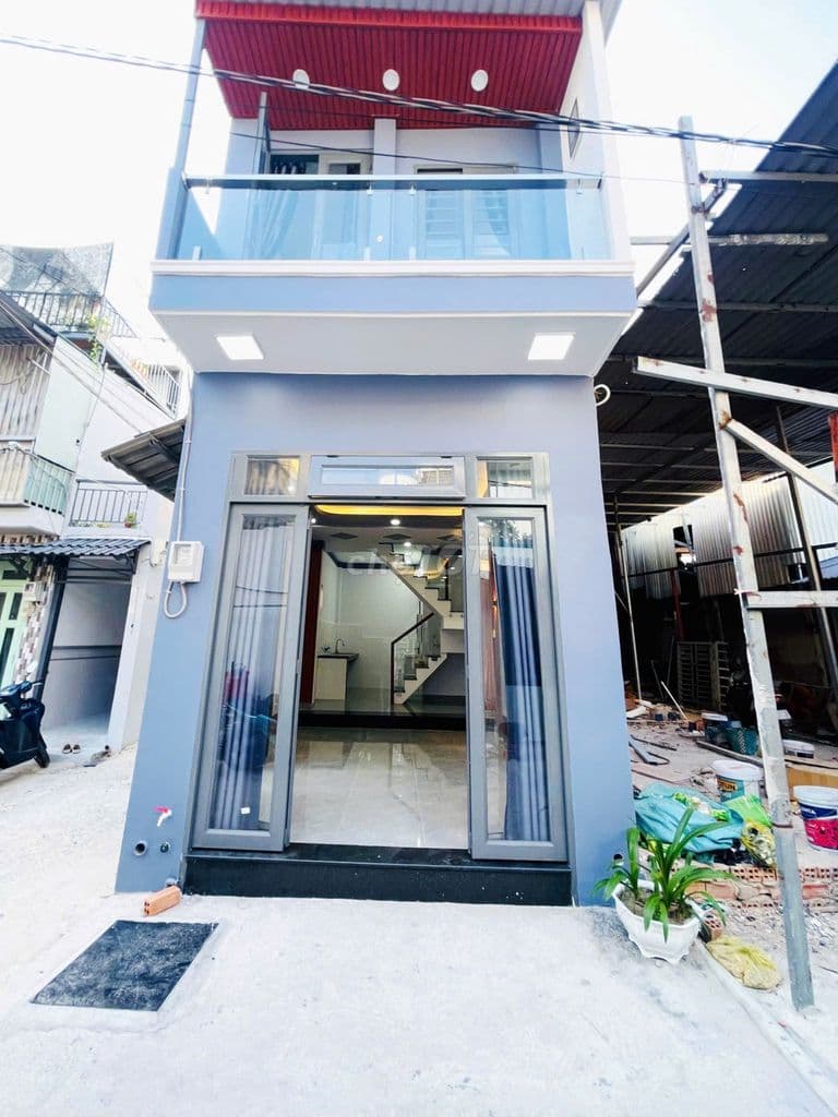 Nhà DT:3,8x10m ở Trương Thị Hoa Q12. Đối diện Trường THCS Nguyễn Hiền