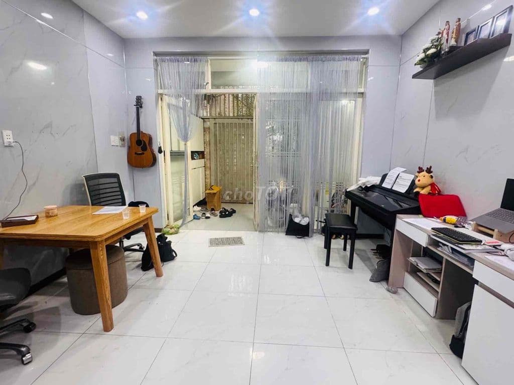 Chỉ 3,xx tỷ - Gần 40m2 - Ở ngay- Vài bước ra mặt tiền Lê Văn Thọ