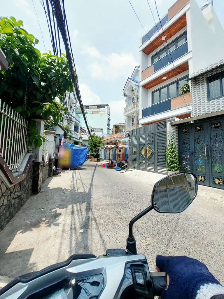 Nhà mới 4 tầng xe hơi đậu ngay nhà phạm thế hiển P4,Q8