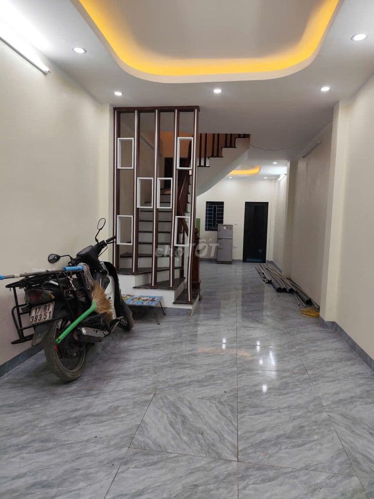 Nhà xây độc lập, thoáng trước sau, ra ô tô gần, DT42m4T giá 3ty95 - Ảnh 2