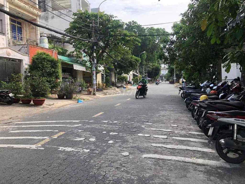 Nhà MT đường số 5 sát vách Tên Lửa dt 80m2 nhà có hầm giá 13 tỷ