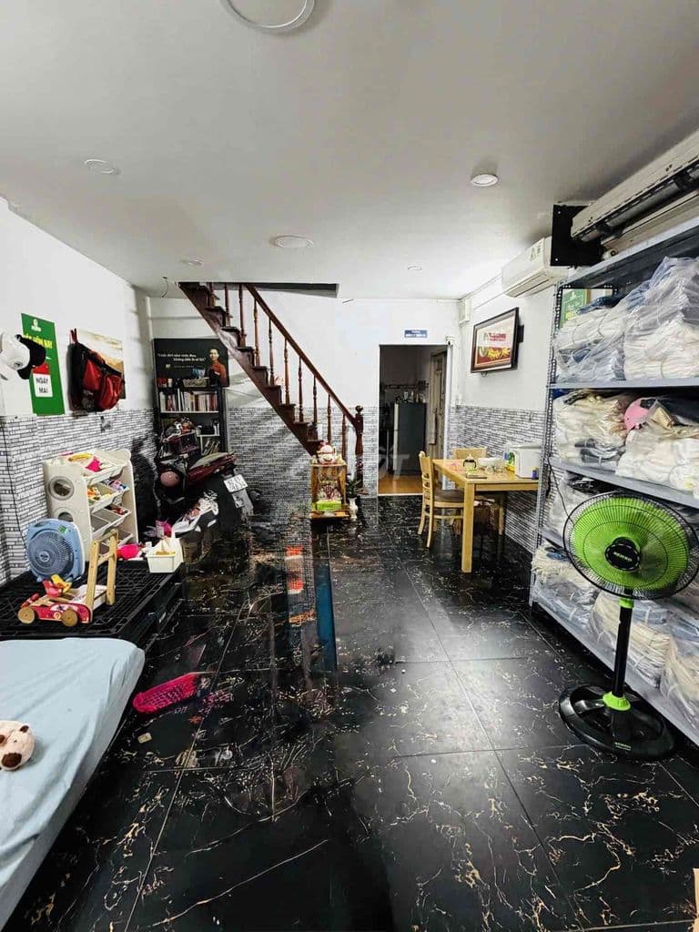 Nhà Hiếm gần Lê Trọng Tấn, 2 mặt tiền, Hẻm Ôtô 5m thông, SHR, 3.xtỷ nh