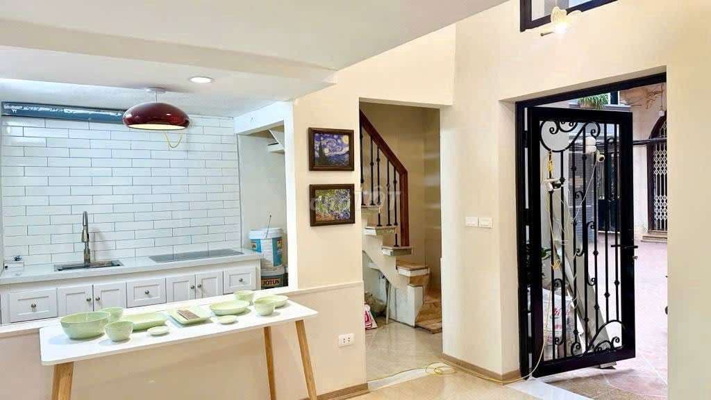 9,3 tỷ- phố Lò Đúc, 32mx 4 tầng, nhà đẹp ở ngay, ngõ gần phố, sân rộng