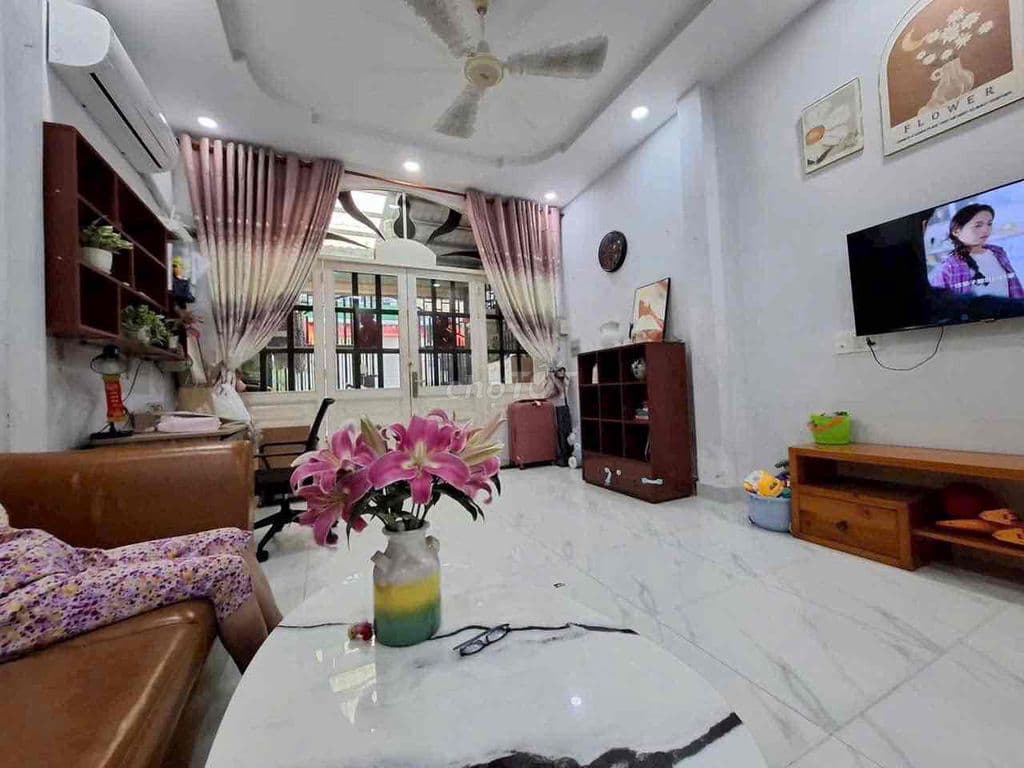 Nhà cấp 4 diện tích lớn ngay hẻm rộng Nguyễn Oanh, 61,5m2 với 2pn 2wc - Ảnh 2