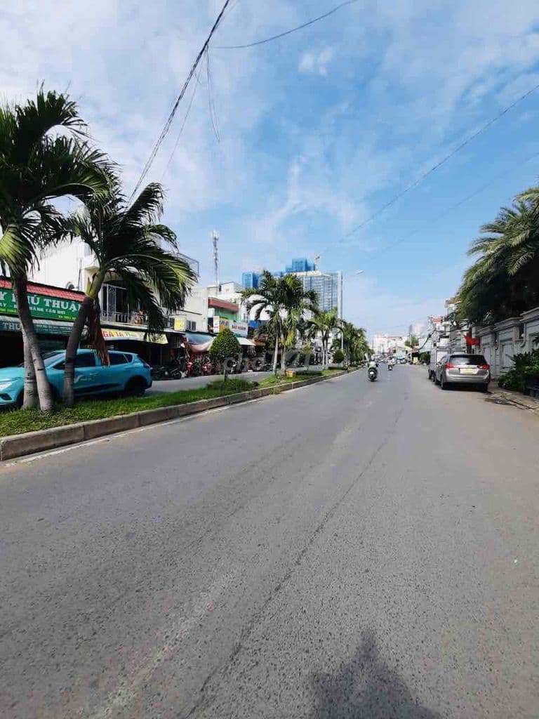 🏠Diện tích TO hơn 100m2. Chỉ hơn 60tr/m2 giá *** khu vực Q7