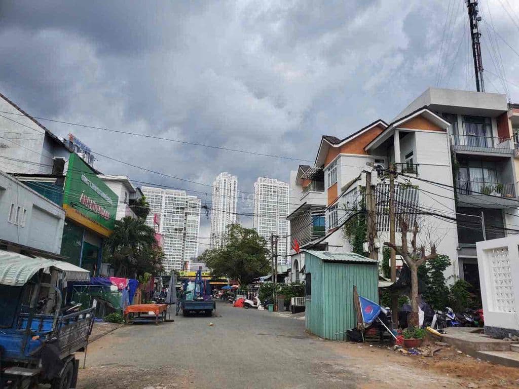 bán đất ngang 9,3m sadeco phước kiểng,sát lotte Q7