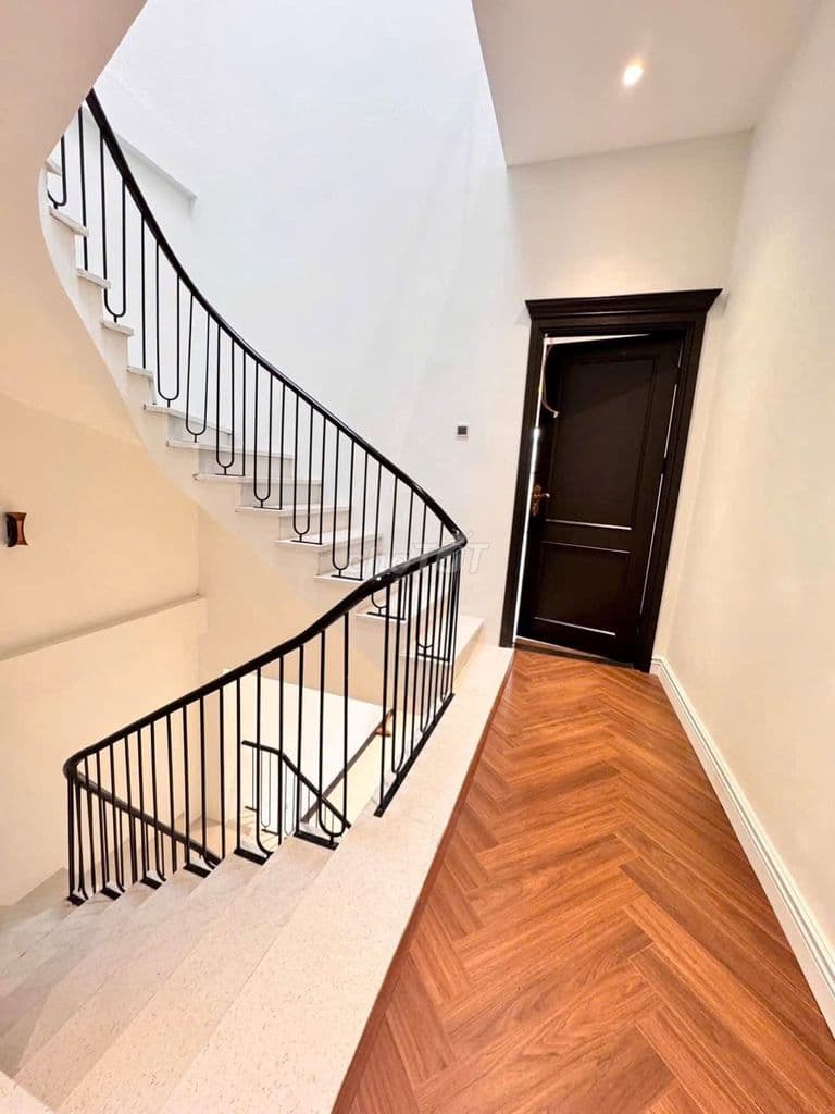 bán nhà 4pn view hồ Đức Giang giá 16.15 tỷ