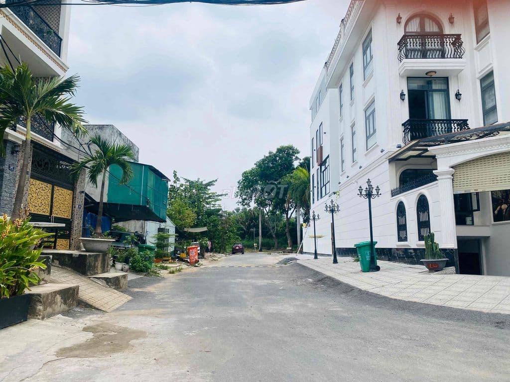 BÁN BIỆT THỰ LÔ GÓC GẦN TRƯỜNG NAM MỸ BÌNH CHÁNH. DT: 163m2 - 5 TẦNG. - Ảnh 2