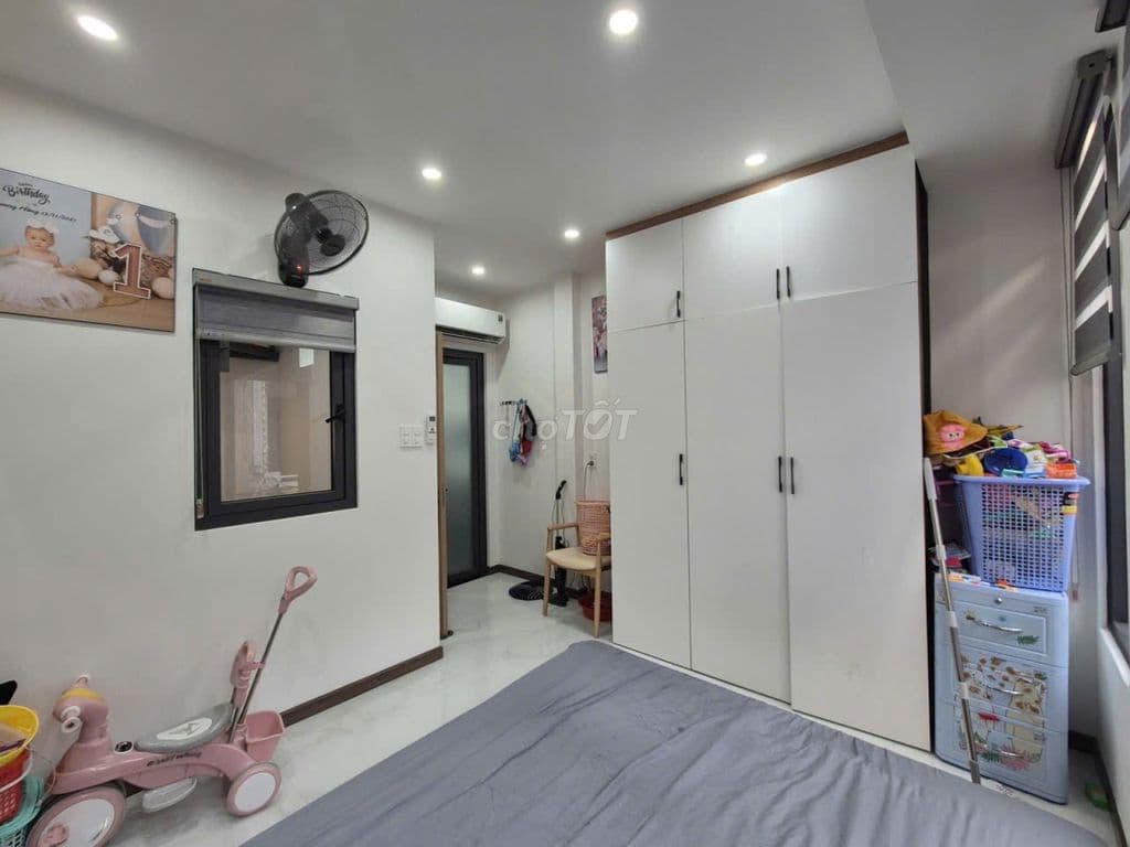 BÁN NHÀ HẺM TO THÔNG Q10, NGUYỄN TRI PHƯƠNG, BA TẦNG, TẶNG NỘI THẤT.