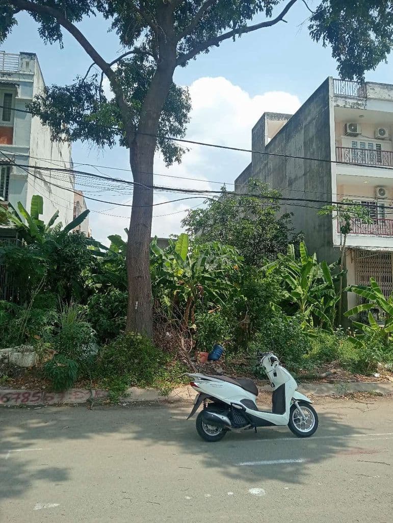 bán gấp lô đất đối diện công viên KDC conic DT 6m x 18m