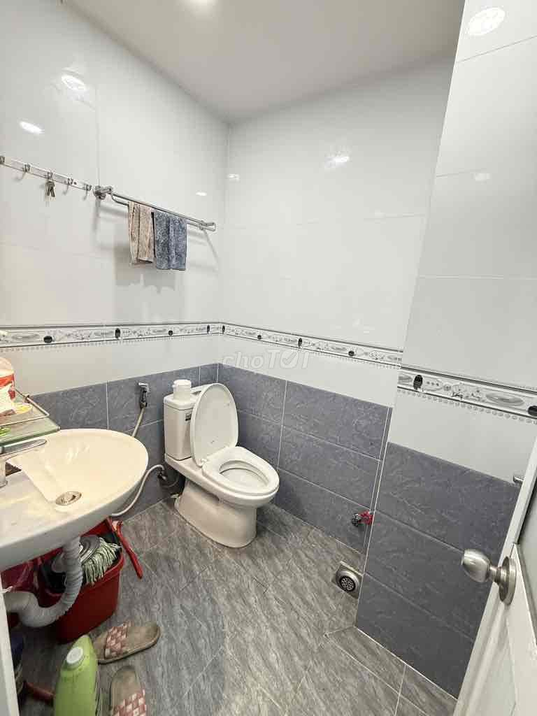 kế Eon mall nhà 5x16 hẻm xe hơi giá ngộp 6ty chưa qua đầu tư - Ảnh 3