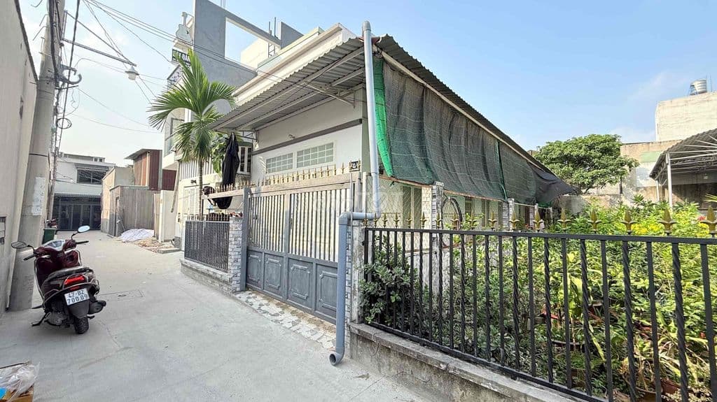 nhà 6x18m. có 4 phòng cho thuê