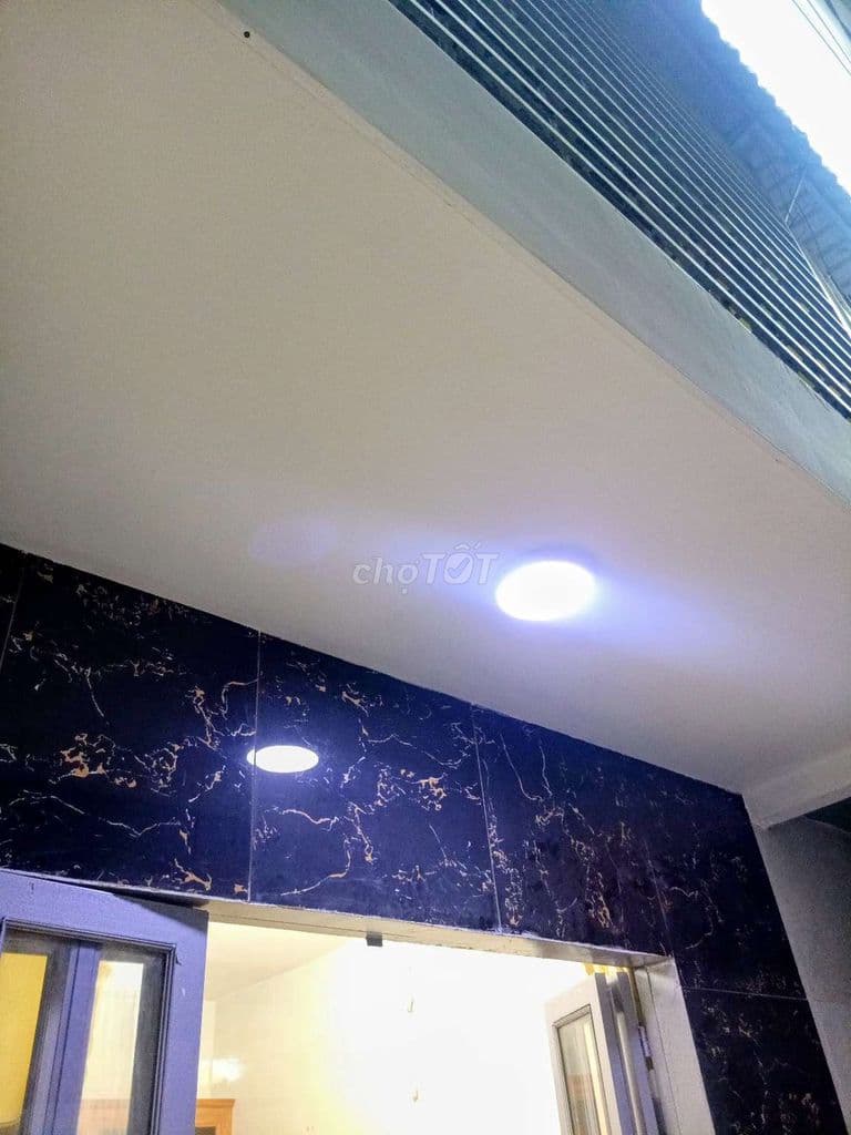 Nhà đúc lầu, 2 phòng ngủ, balon rộng. sau Nhà Mặt Tiền - Ảnh 3
